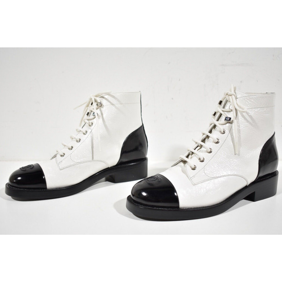 Chanel 21P White Black Crumpled Shiny CC Combat Lace Up Tie Ankle Short Boots 40 - Picture 10 of 12
